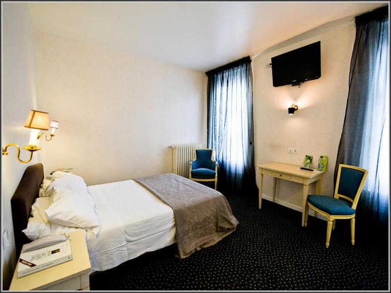 Hotel Arquier Les Milles Quarto foto